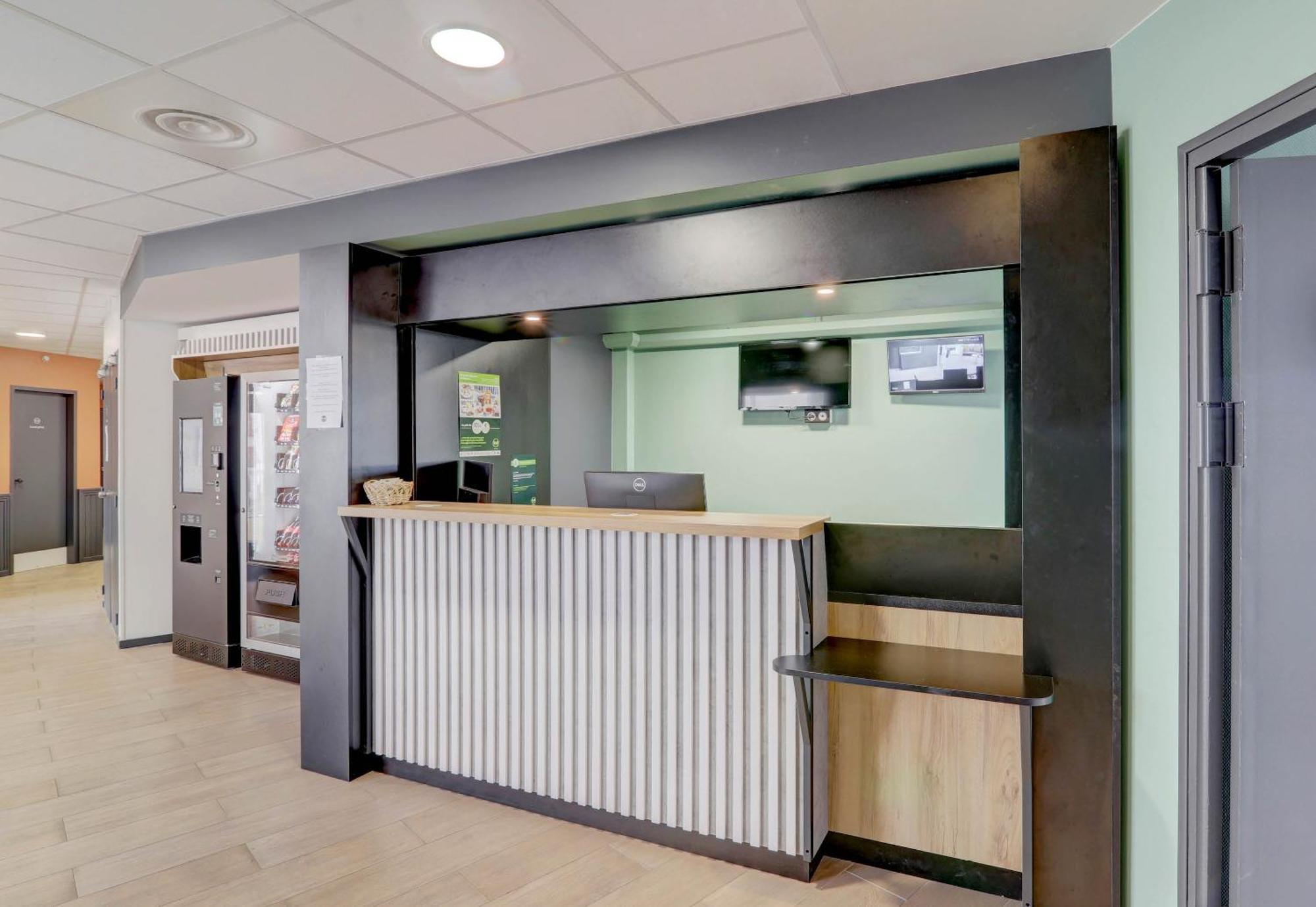 ibis Montluçon Exterior foto