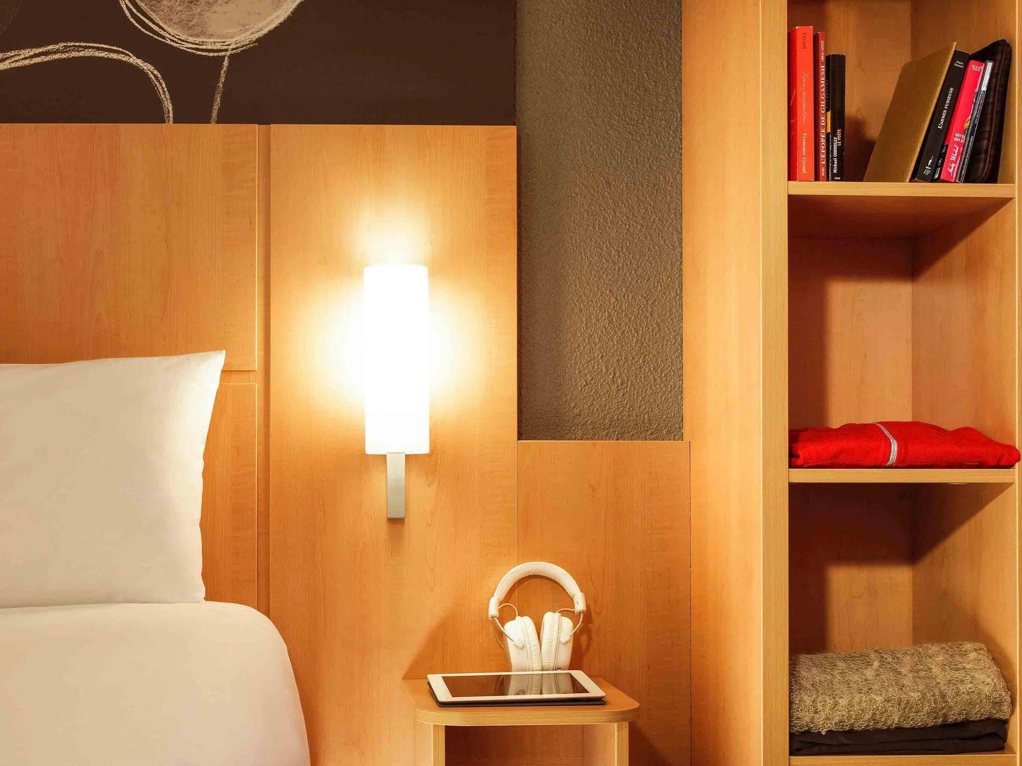 ibis Montluçon Exterior foto